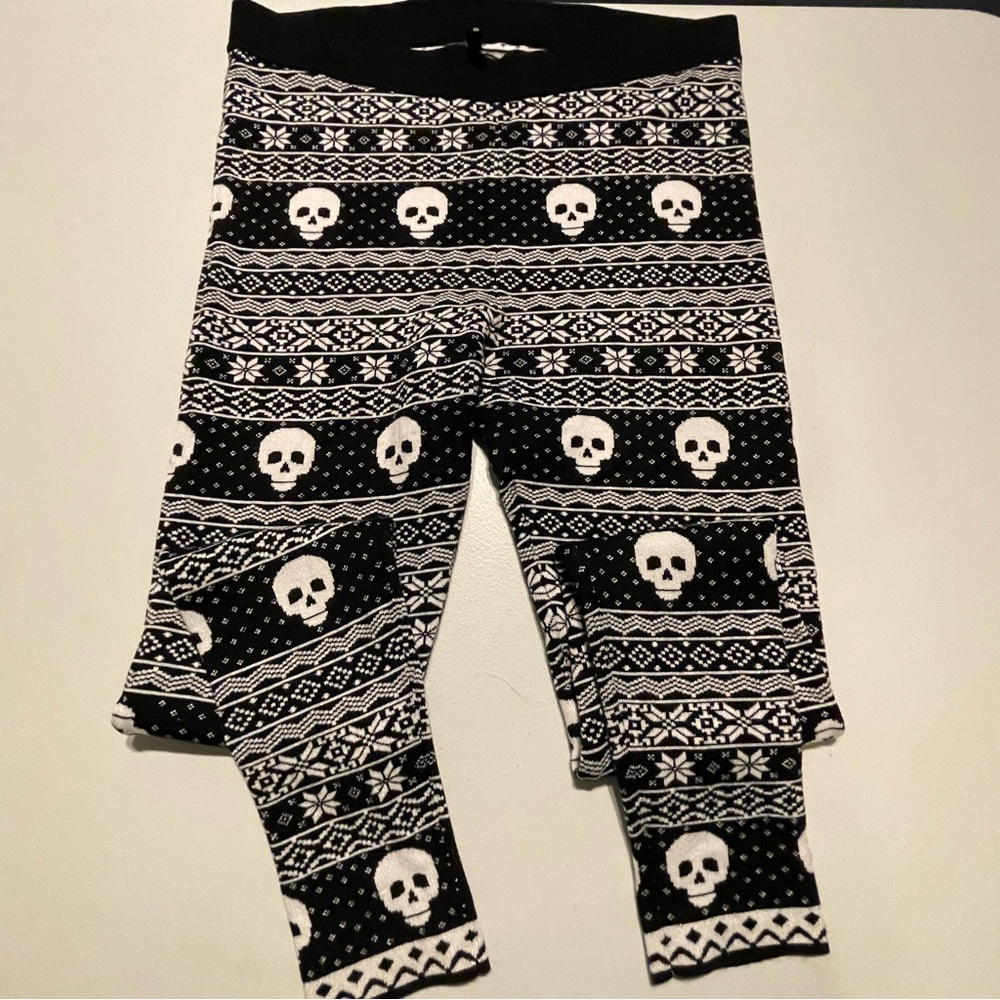 Torrid Women’s Plus Size 2/2X (18-20) Sweater Knit Leggings Black + White